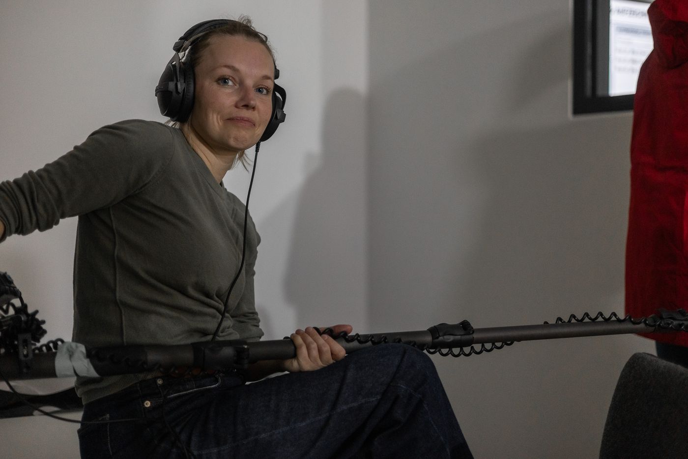 Sound assistant with boom pole and headphones